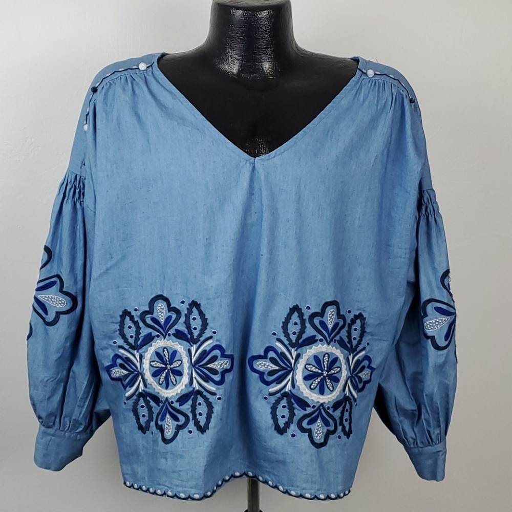 Haute Rogue top blouse embroidered v-neck denim women size L